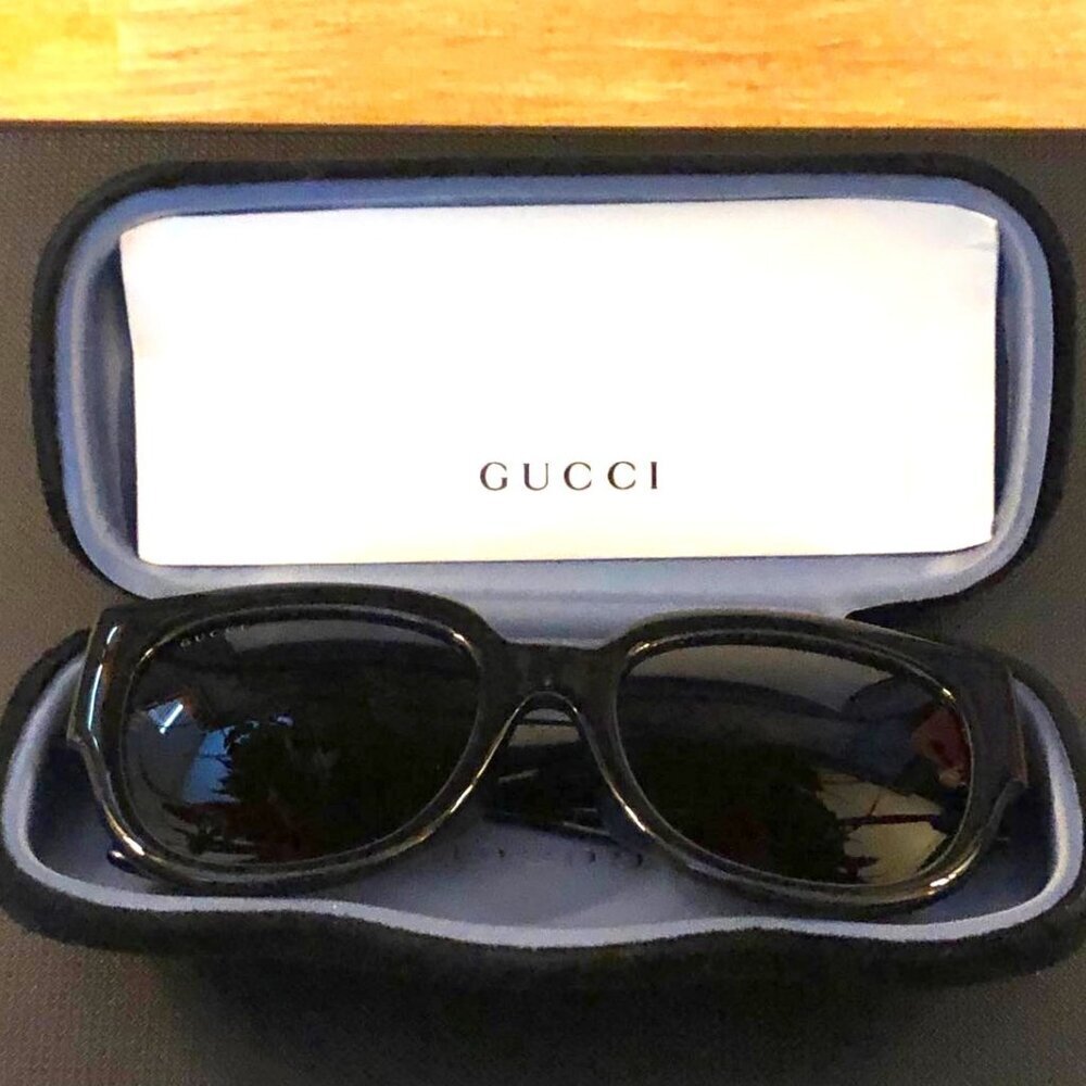 NWT GUCCI Sunglasses GG0142SA Black Square Frame Gold G Logo + Case MSRP $550 - Picture 4 of 14